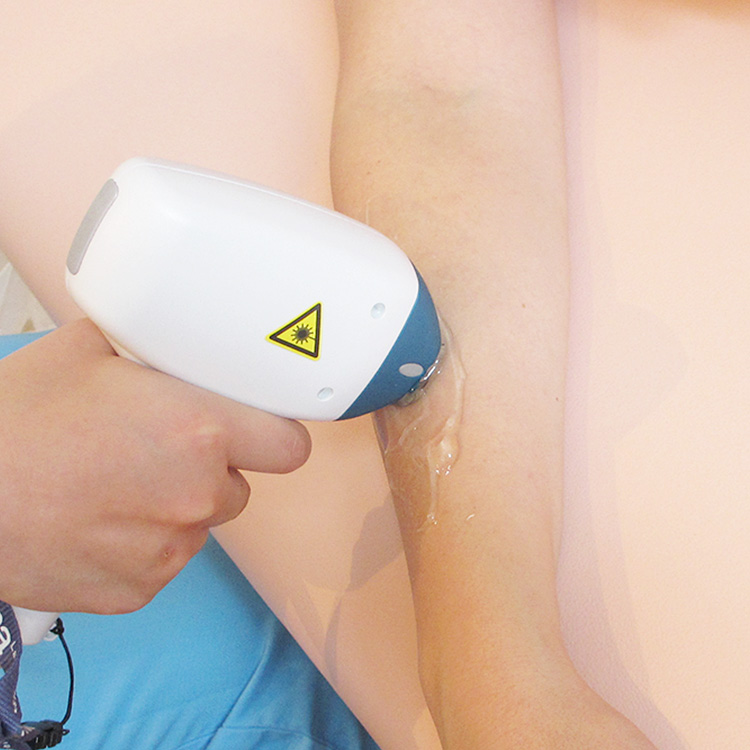 レーザーを照射